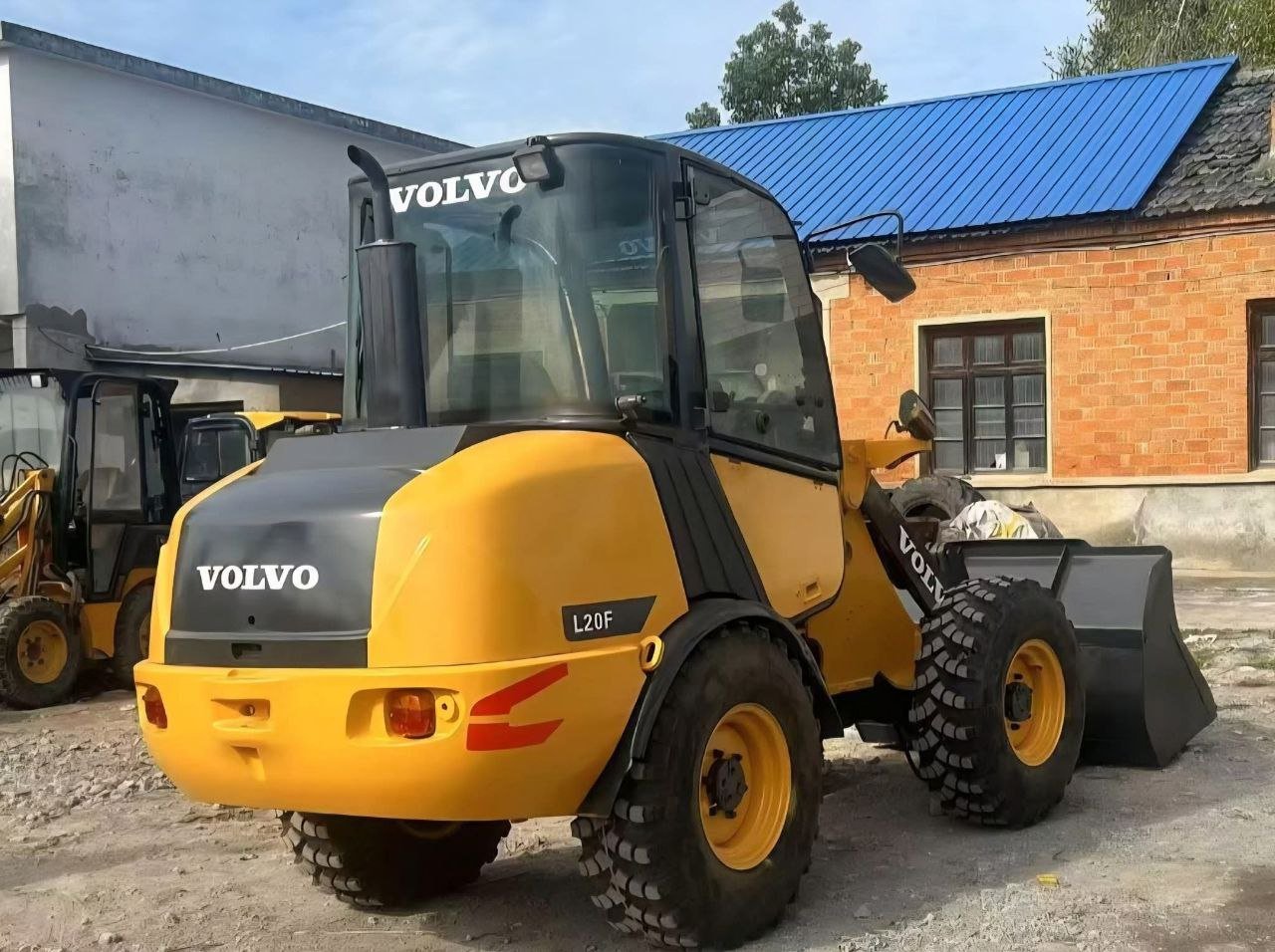 تركس فولفو للبيع في دمشق , لودر VOLVO L20 موديل 2021 تواجد دمشق , أفضل سوق عربي لبيع المعدات الثقيلة في سوريا