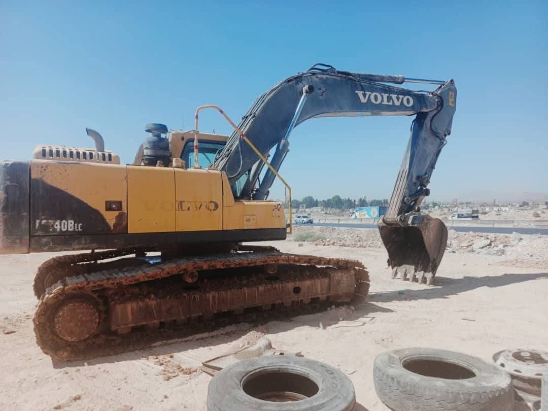 Excavator for sale in Syria, Backer 240 Volvo model 2013, located in Damascus, the best site for selling heavy equipment in Syria.