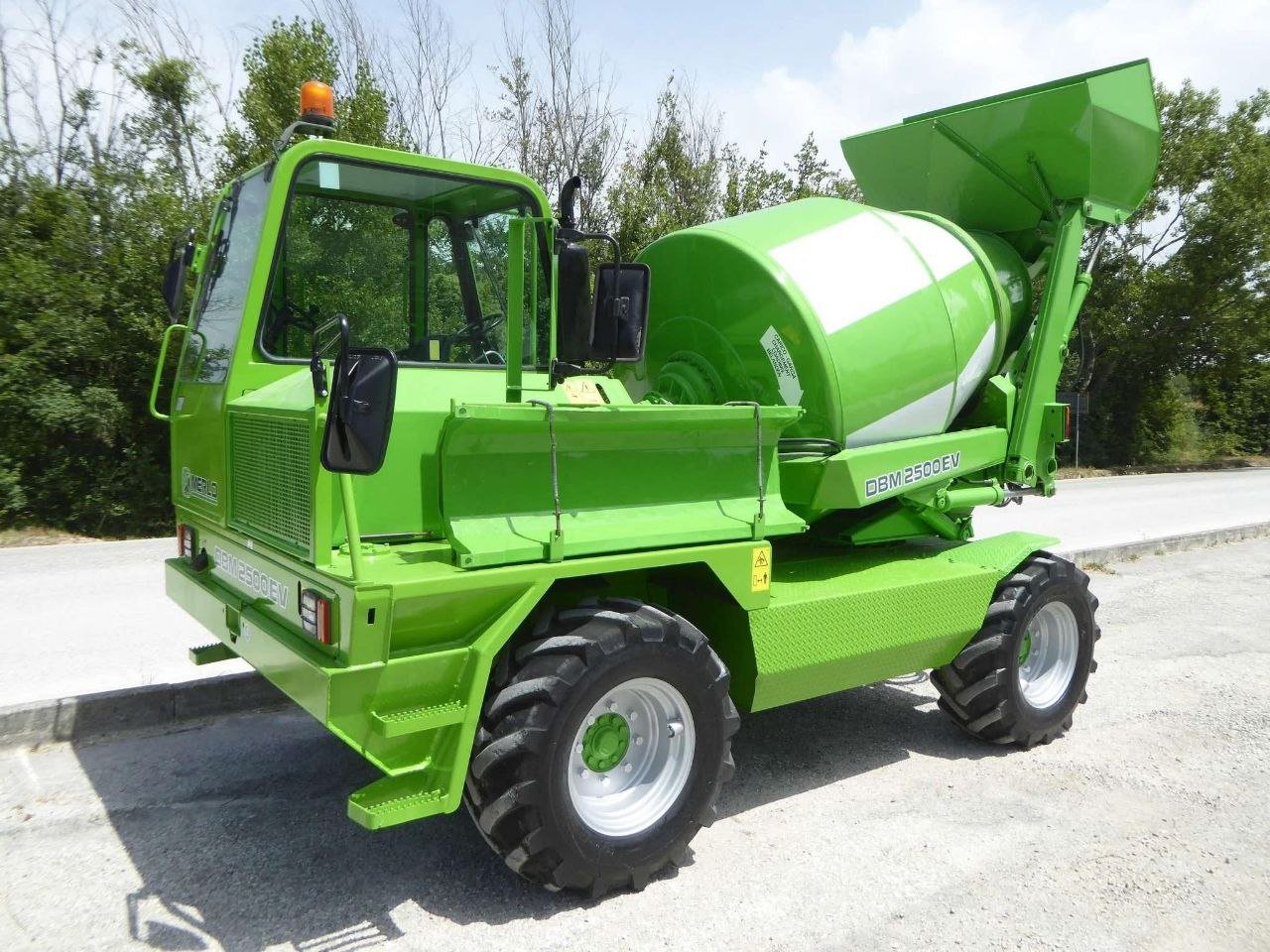 خلاطة إسمنت للبيع في سوريا,  Merlo DBM 2500 موديل 2015  توصيل الى كافة المحافظات السورية, أفضل موقع لبيع المعدات الثقيلة في سوريا
