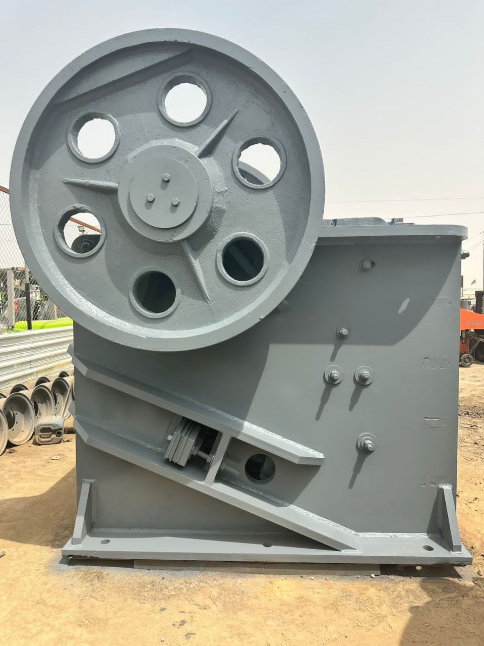 كسارة صخور للبيع في سوريا, Jaw crusher 110 موديل 1980 تواجد دمشق, أفضل موقع لبيع المعدات الثقيلة في سوريا