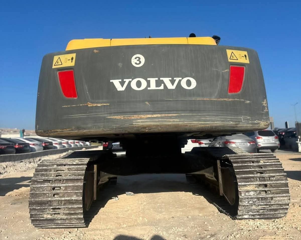 Excavator for sale in Syria, Volvo 210B 2015 model, located in Damascus, the best site for selling heavy equipment in Syria.