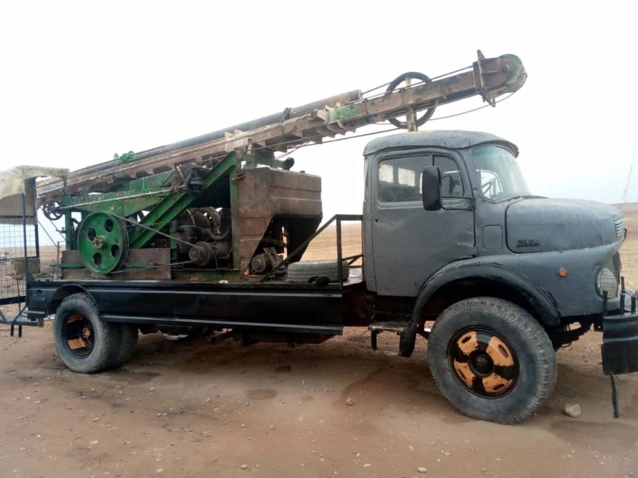 Excavator for sale in Syria, Mercedes 125, 1990 model, located in Idlib, the best site for selling heavy equipment in Syria.