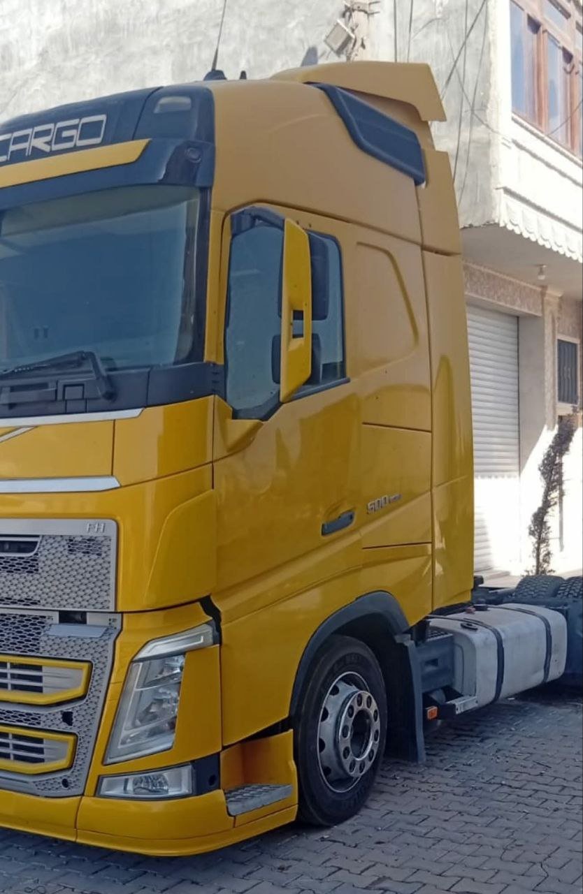 Truck head for sale in Syria, Volvo 500, 2015 model, located in Aleppo, the best site for selling heavy equipment in Syria.