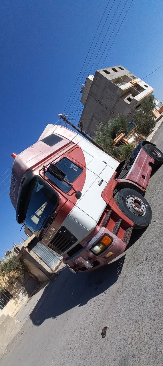Truck head for sale in Syria, Shacman 460, 2011 model, located in Damascus, the best site for selling heavy equipment in Syria.