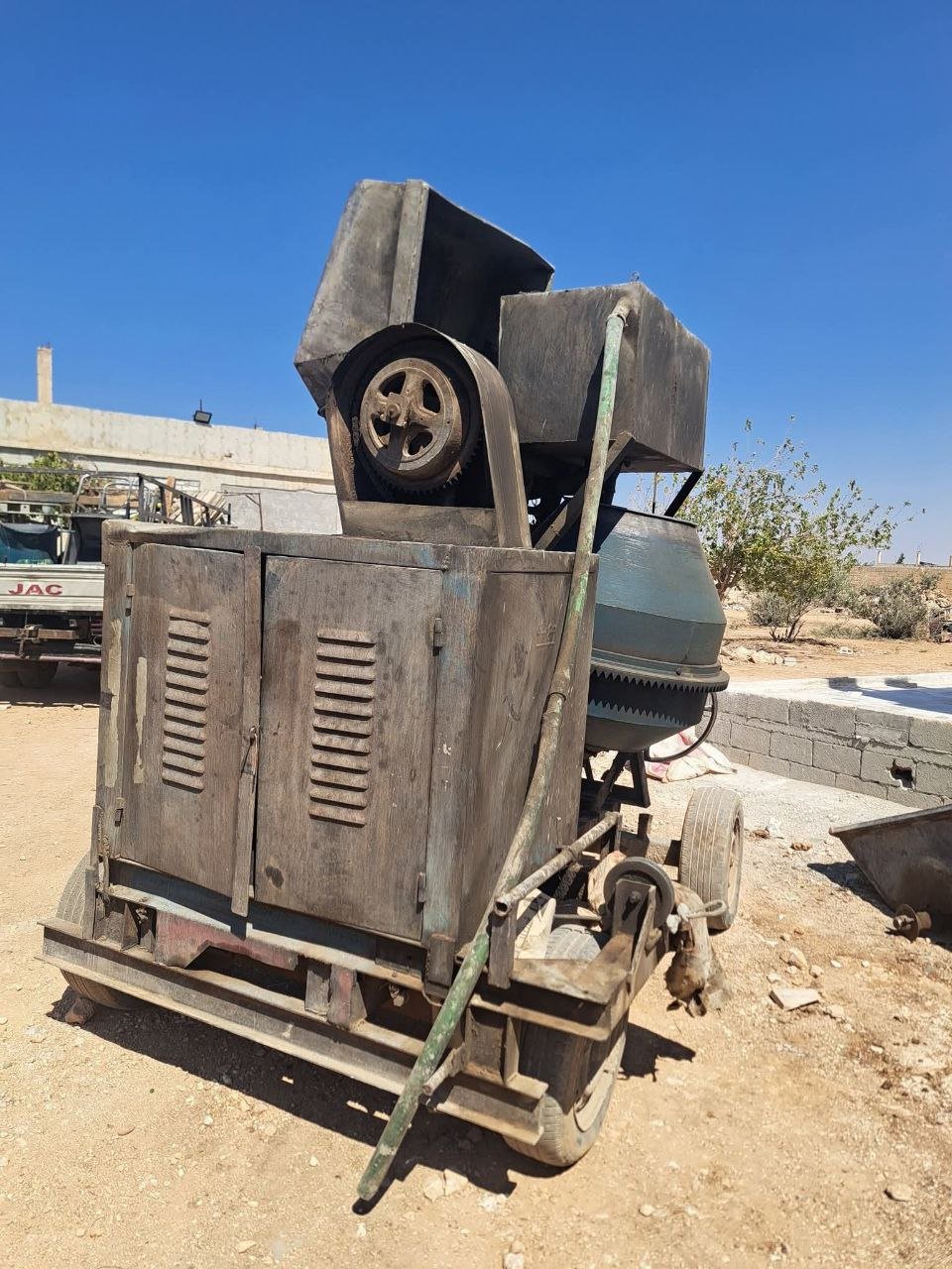 خلاطة إسمنت للبيع في سوريا,  Merlo DBM 1100 موديل 2006  تواجد ادلب, أفضل موقع لبيع المعدات الثقيلة في سوريا