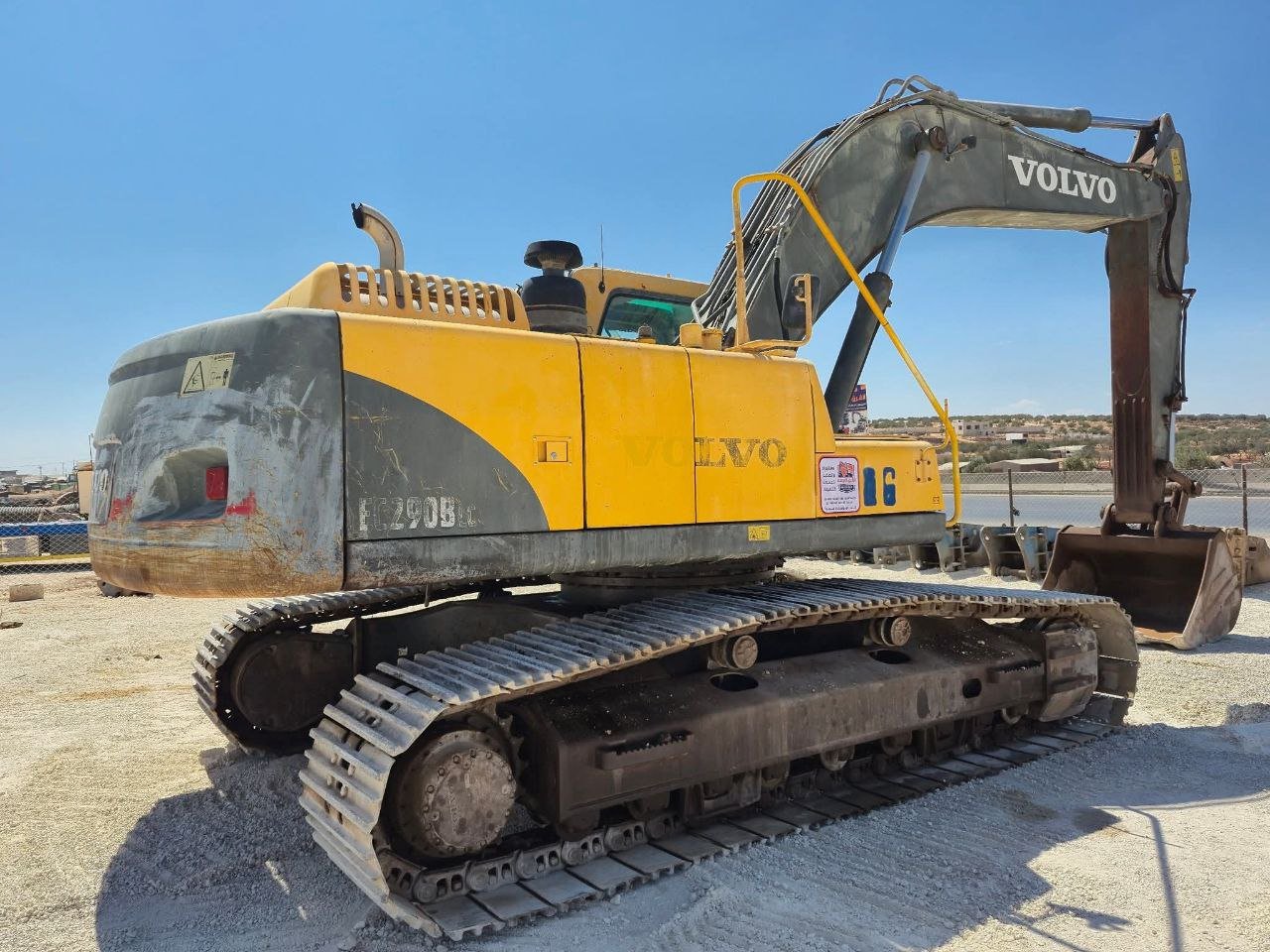 Excavator for sale in Syria, 2007 Volvo EC290BLC backhoe loader located in Idlib, the best site for selling heavy equipment in Syria.
