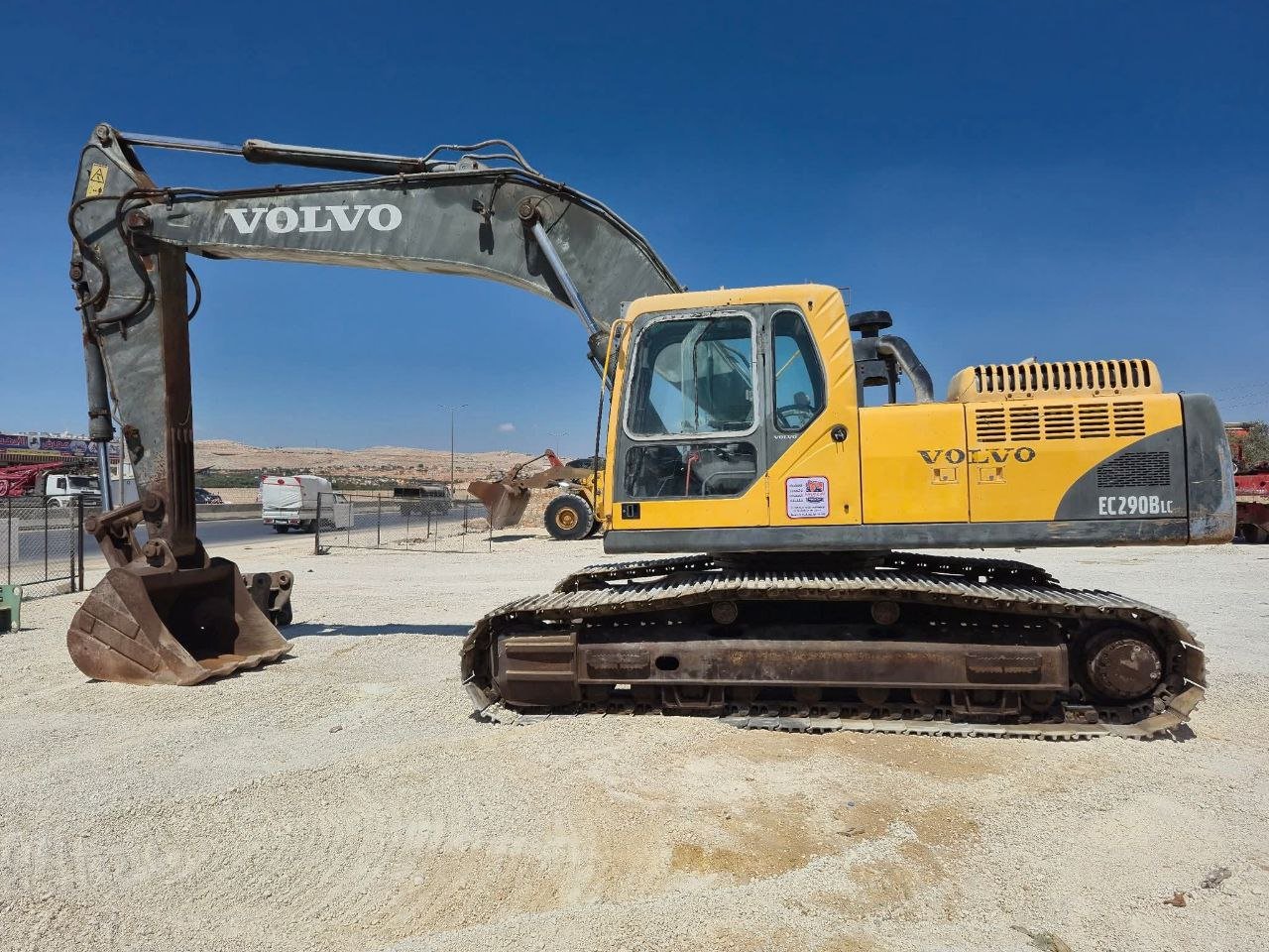 Excavator for sale in Syria, 2007 Volvo EC290BLC backhoe loader located in Idlib, the best site for selling heavy equipment in Syria.