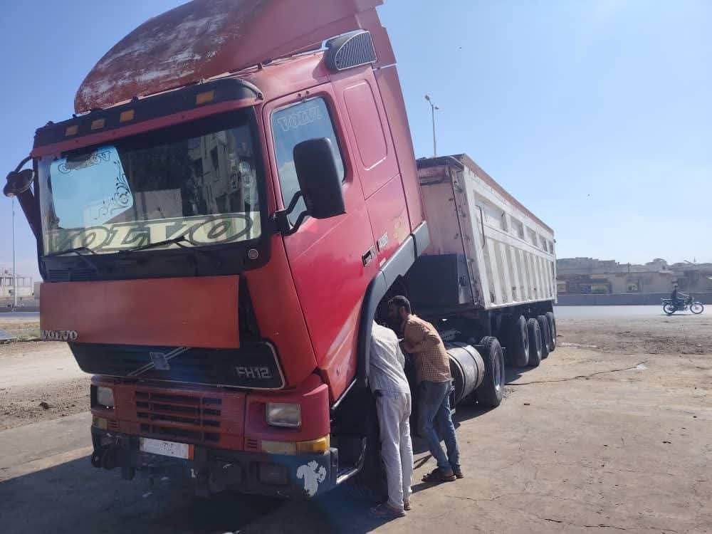 Trailer for sale in Syria, Volvo 580 trailer, 1999 model, located in Damascus, the best site for selling heavy equipment in Syria.