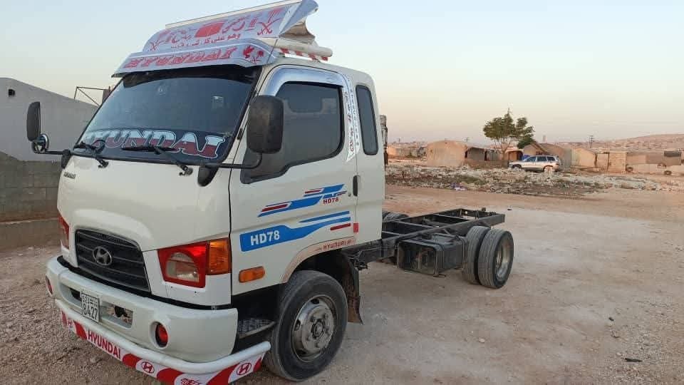 Truck head for sale in Syria, Hyundai 240, 2012 model, located in Idlib, the best site for selling heavy equipment in Syria.