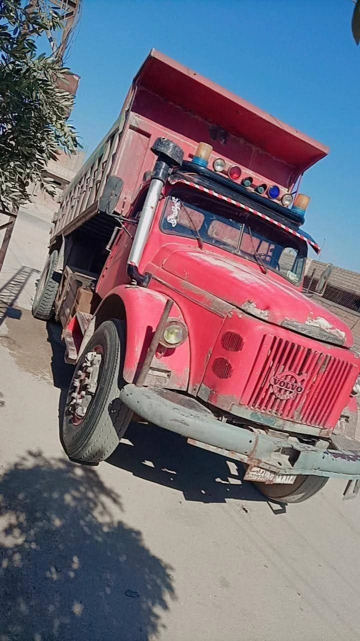 Dump truck for sale in Syria, Volvo 520, 1970 model, located in Hasakah, the best site for selling heavy equipment in Syria.