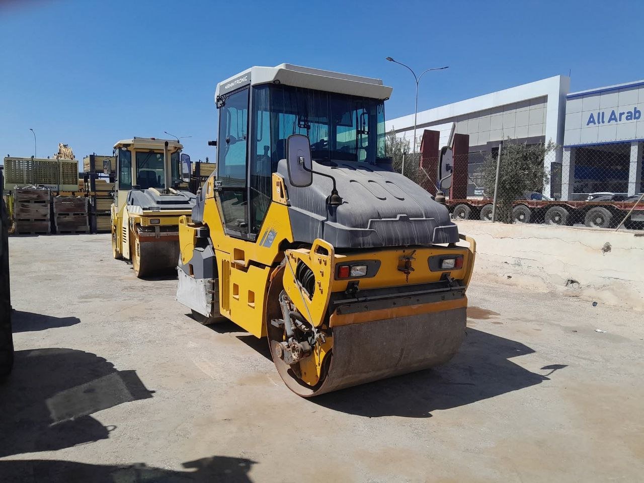 Roller for sale in Syria, Daynbac Hamm model 2005 located in Damascus, the best place to buy trucks and heavy equipment in Syria.