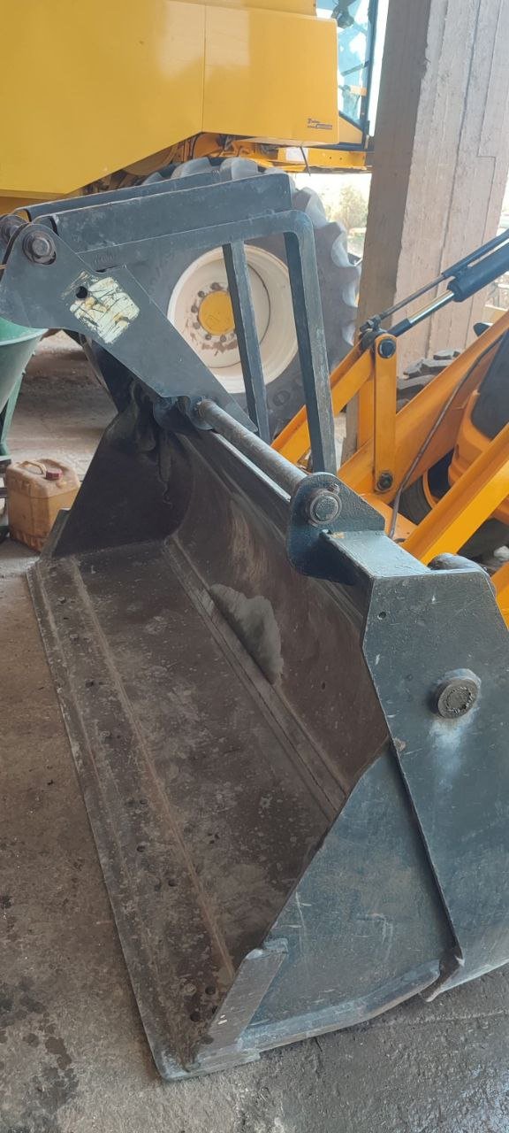 تركس للبيع في سوريا , JCB 3CX موديل 2006 تواجد ادلب, أفضل موقع لبيع الشاحنات والمعدات الثقيلة في سوريا