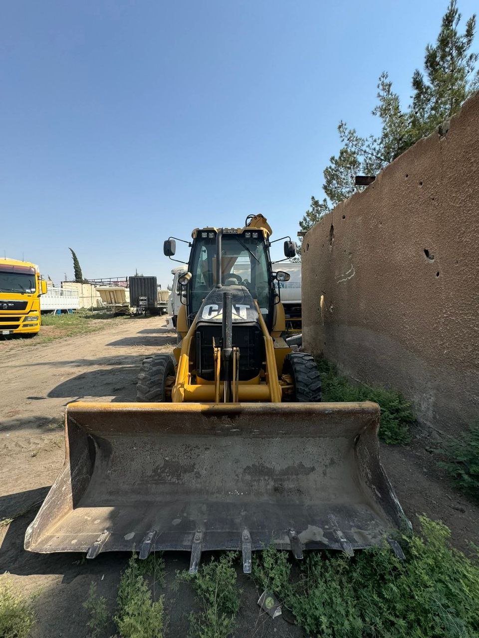 تركس  للبيع في سوريا,  Caterpillar 422E موديل 2014  تواجد دمشق, أفضل موقع لبيع الشاحنات والمعدات الثقيلة في سوريا