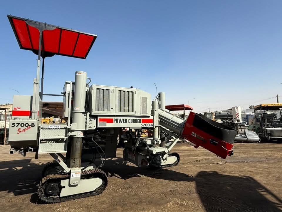 ماكينة صب الارصفة للبيع في سوريا, POWER CURBER 5700-B موديل 2006 تصدير من الاردن, أفضل موقع لبيع الشاحنات والمعدات الثقيلة في سوريا