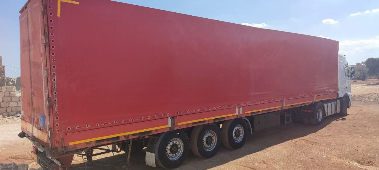 تريلة للبيع في سوريا, فولفو 210 موديل 2007 تواجد دمشق, أفضل موقع لبيع الشاحنات والمعدات الثقيلة في سوريا