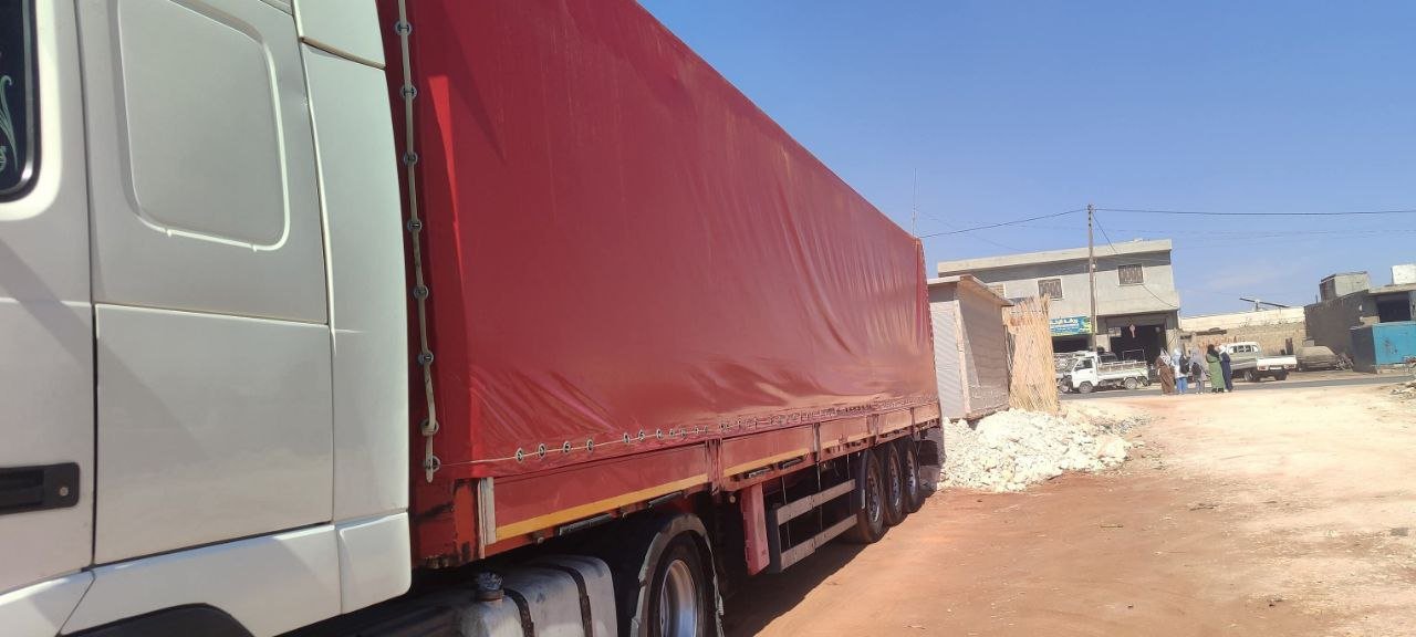 تريلة للبيع في سوريا, فولفو 210 موديل 2007 تواجد دمشق, أفضل موقع لبيع الشاحنات والمعدات الثقيلة في سوريا