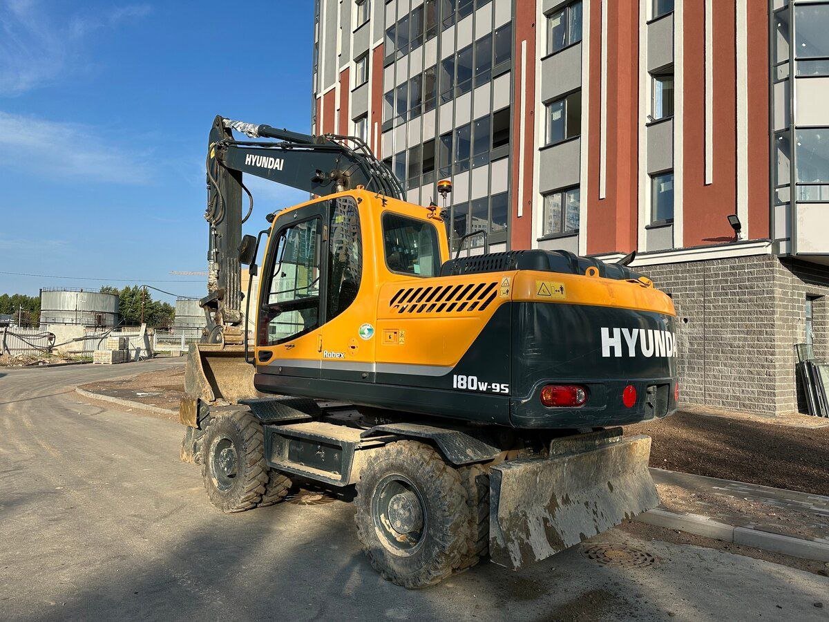 حفار للبيع في سوريا, Hyundai 180w موديل 2020 تصدير من الاردن الى سوريا, أفضل موقع لبيع الشاحنات والمعدات الثقيلة في سوريا