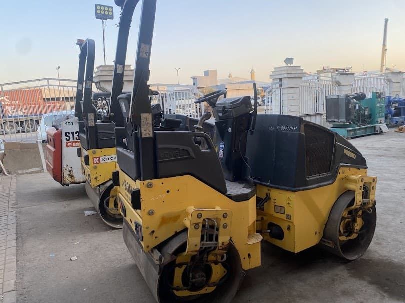 Roller for sale in Syria, Bomag BW120, model 2013, export from Saudi Arabia to Syria, the best site for selling trucks and heavy equipment in Syria.
