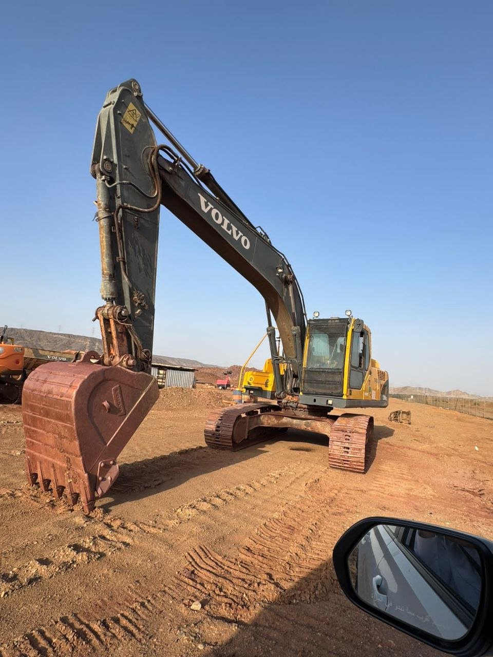 حفار للبيع في سوريا, فولفو EC210B موديل 2014 تصدير من السعودية الى سوريا, أفضل موقع لبيع الشاحنات والمعدات الثقيلة في سوريا