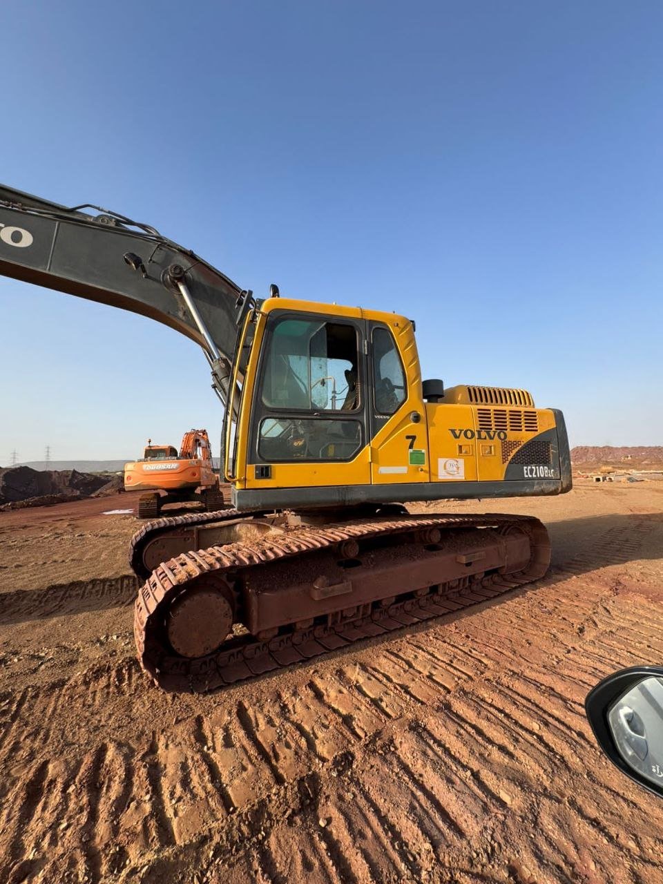 حفار للبيع في سوريا, فولفو EC210B موديل 2014 تصدير من السعودية الى سوريا, أفضل موقع لبيع الشاحنات والمعدات الثقيلة في سوريا