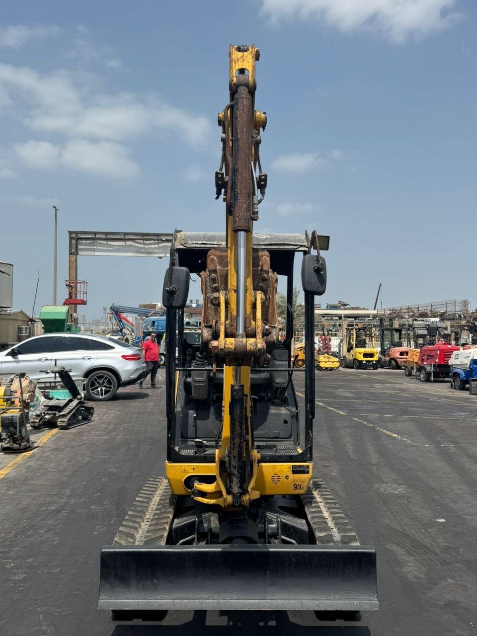 حفار للبيع في سوريا, كات 302 موديل 2019 تصدير من دبي الى سوريا, أفضل موقع لبيع الشاحنات والمعدات الثقيلة في سوريا