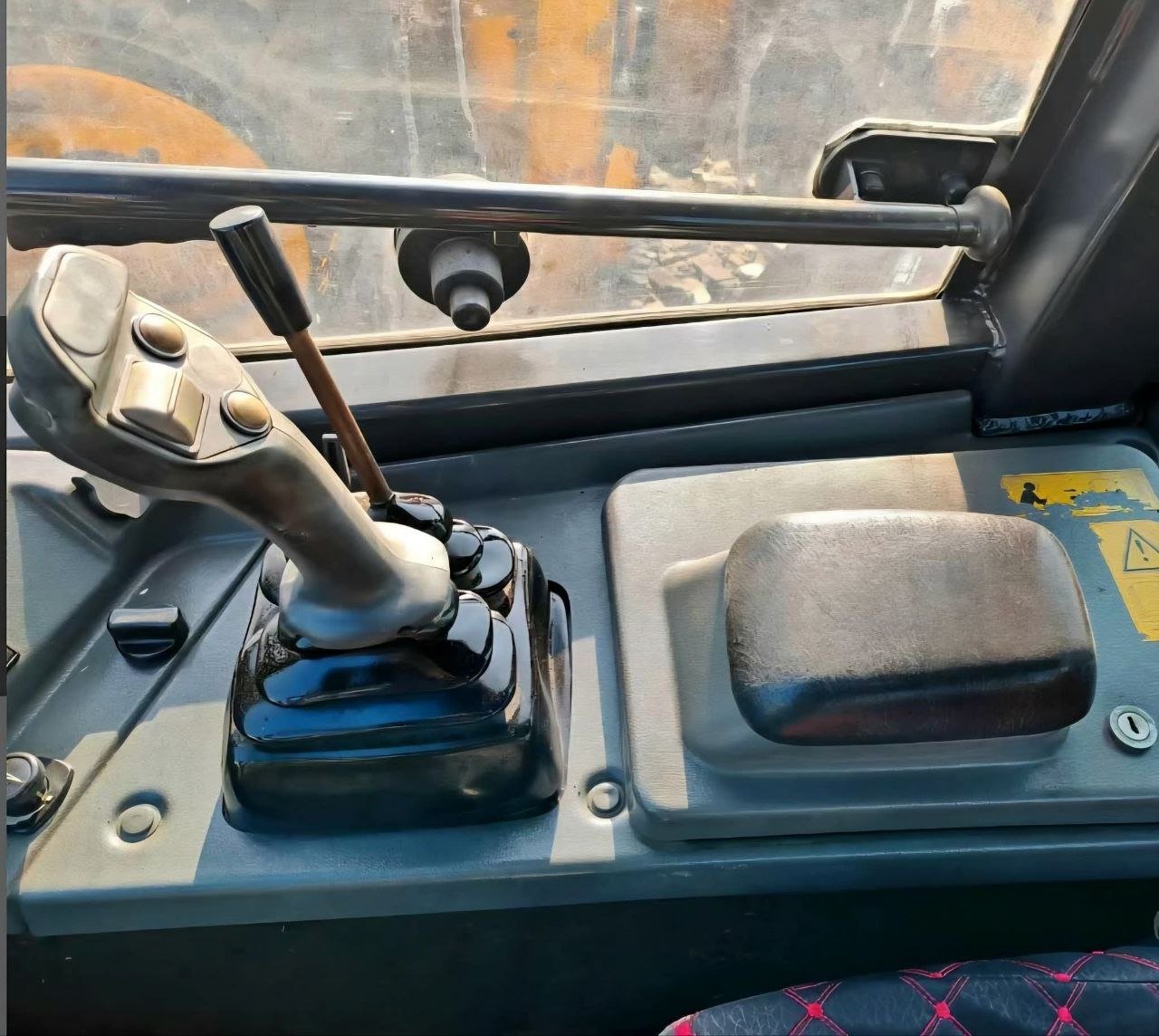 تركس للبيع في سوريا, VOLVO L20 موديل 2021 تواجد دمشق, أفضل موقع لبيع الشاحنات والمعدات الثقيلة في سوريا