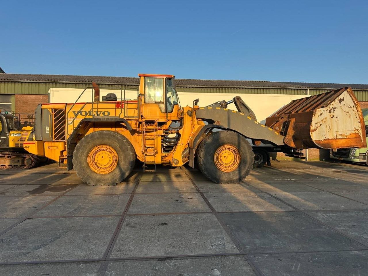 تركس للبيع في سوريا, Volvo L350 F موديل 2011 تواجد دمشق, أفضل موقع لبيع الشاحنات والمعدات الثقيلة في سوريا