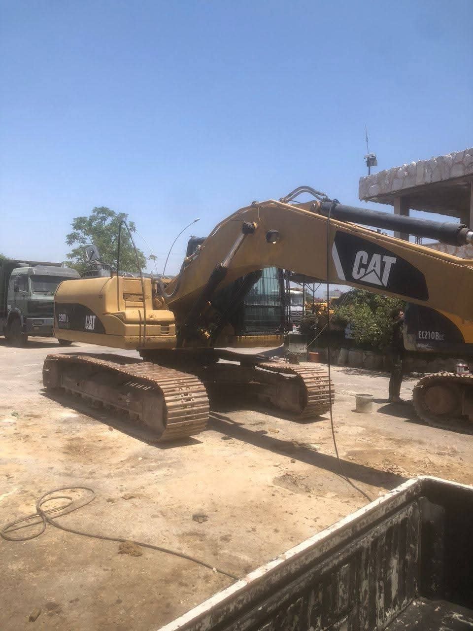 حفار للبيع في سوريا, Caterpillar 320D موديل 2009 تواجد دمشق, أفضل موقع لبيع الشاحنات والمعدات الثقيلة في سوريا