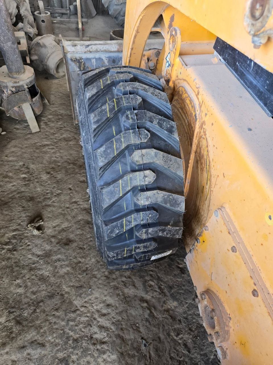Bobcats for sale in Syria, Hyundai 850 model 2013 located in Damascus, the best site for selling trucks and heavy equipment in Syria.