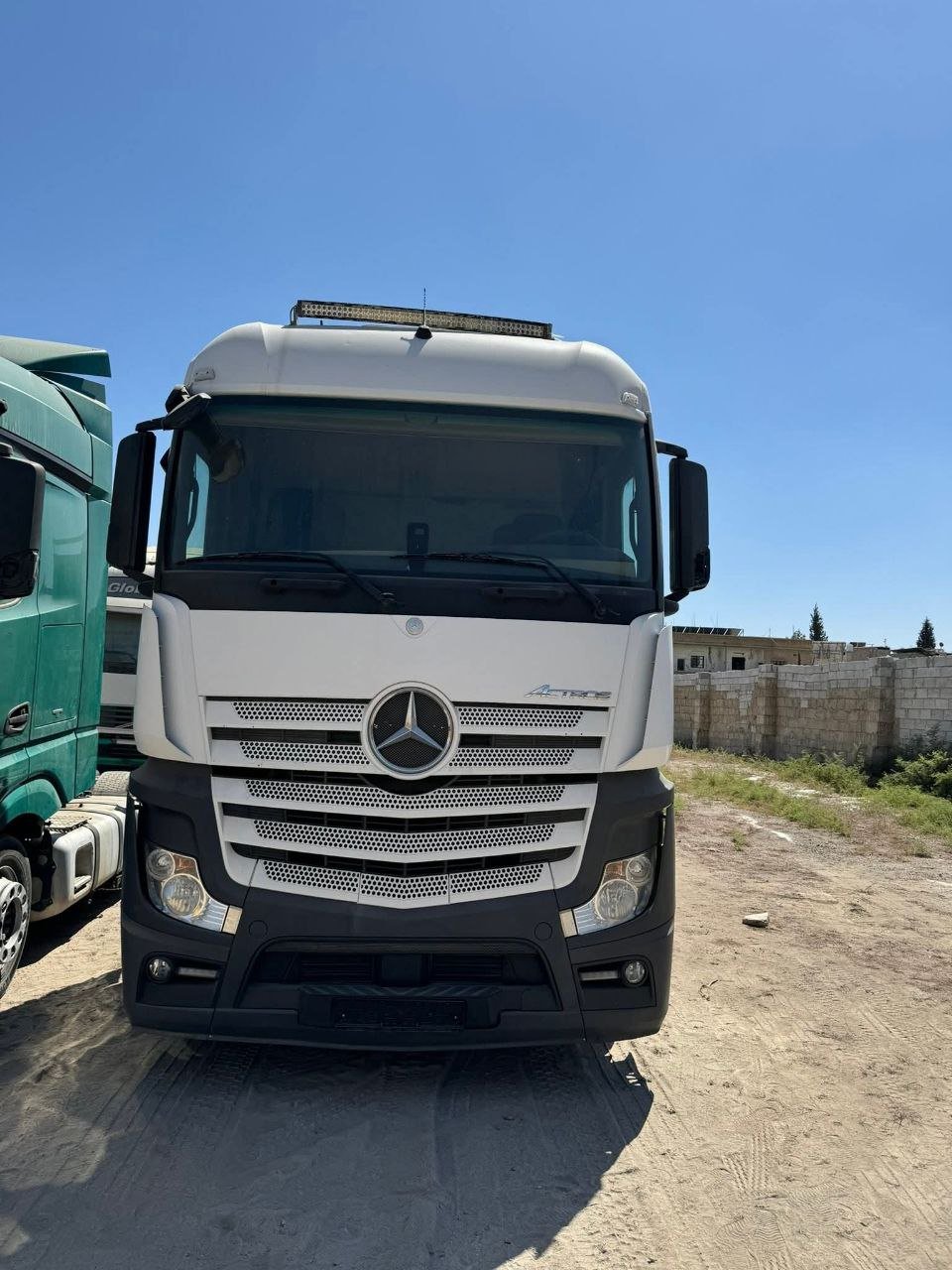 Mercedes truck head for sale in Syria, Mercedes Actros 1845 model 2014 located in Damascus, the best site for selling heavy equipment in Syria.
