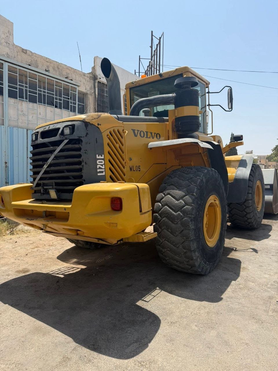 لودر فولفو للبيع في سوريا, فولفو L120E موديل 2006 تواجد دمشق, أفضل موقع لبيع الشاحنات والمعدات الثقيلة في سوريا