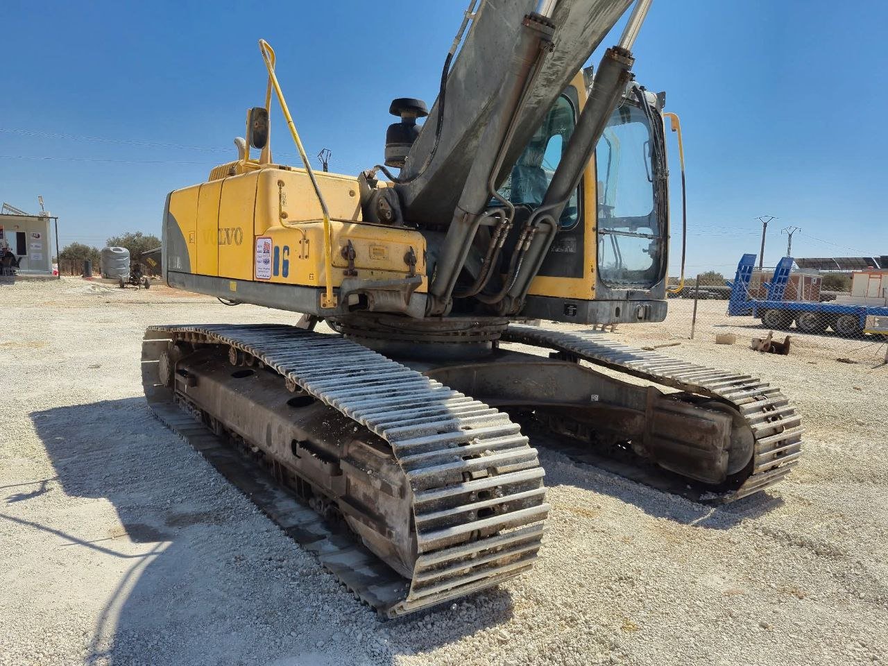 Volvo excavator for sale in Syria, Volvo EC290BLC model 2007 located in Idlib, the best site for selling trucks and heavy equipment in Syria