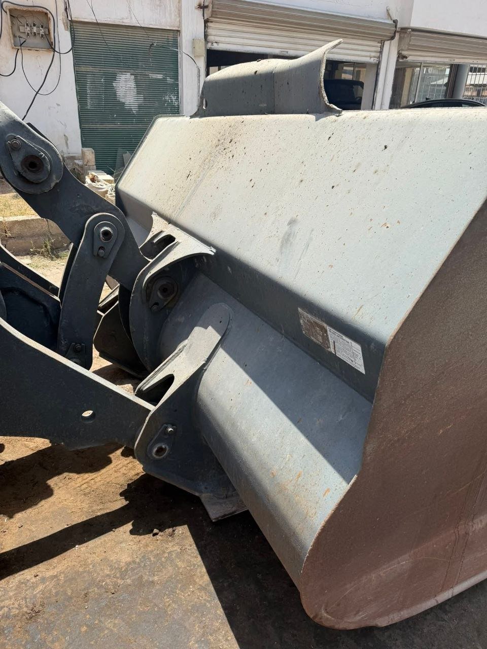 لودر فولفو للبيع في سوريا, فولفو L120E موديل 2006 تواجد دمشق, أفضل موقع لبيع الشاحنات والمعدات الثقيلة في سوريا