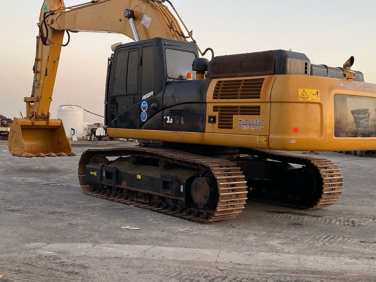 Shaina excavator for sale in Syria, Shaina 30 model 1995 located in Damascus, the best site for selling trucks and heavy equipment in Syria