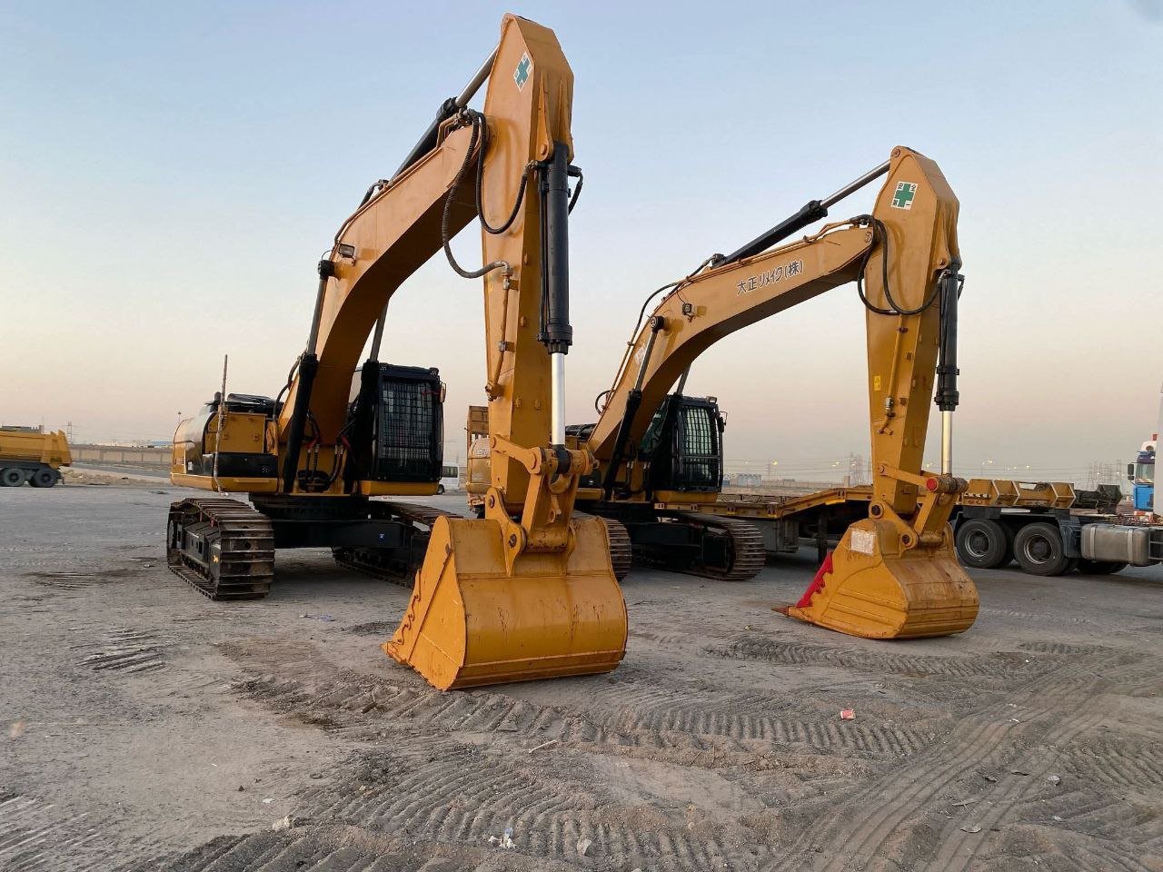 Shaina excavator for sale in Syria, Shaina 30 model 1995 located in Damascus, the best site for selling trucks and heavy equipment in Syria