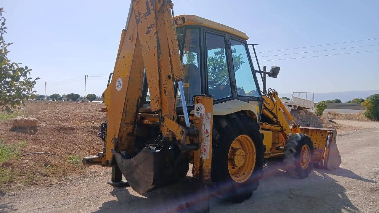 JCB loader for sale in Damascus, JCB 70 model 1999 available in Damascus, the best site for selling trucks and heavy equipment in Syria