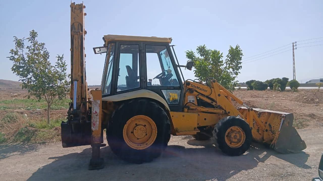 JCB loader for sale in Damascus, JCB 70 model 1999 available in Damascus, the best site for selling trucks and heavy equipment in Syria