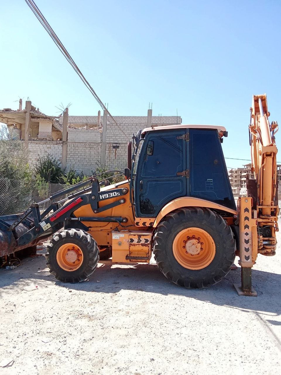 Hyundai 930 loader for sale in Damascus, Hyundai 930 model 2016 available in Damascus, the best site for selling trucks and heavy equipment in Syria