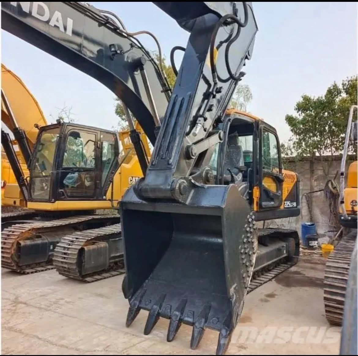 Hyundai excavator for sale in Damascus, Hyundai 330 model 2018 available in Damascus, the best site for selling trucks and heavy equipment in Syria