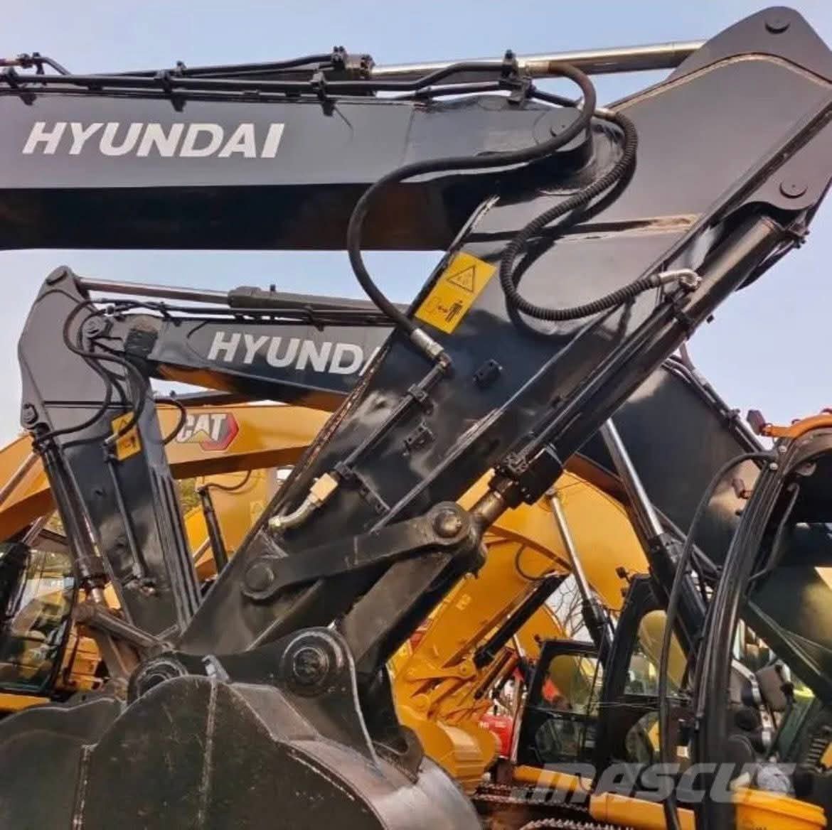 Hyundai excavator for sale in Damascus, Hyundai 330 model 2018 available in Damascus, the best site for selling trucks and heavy equipment in Syria