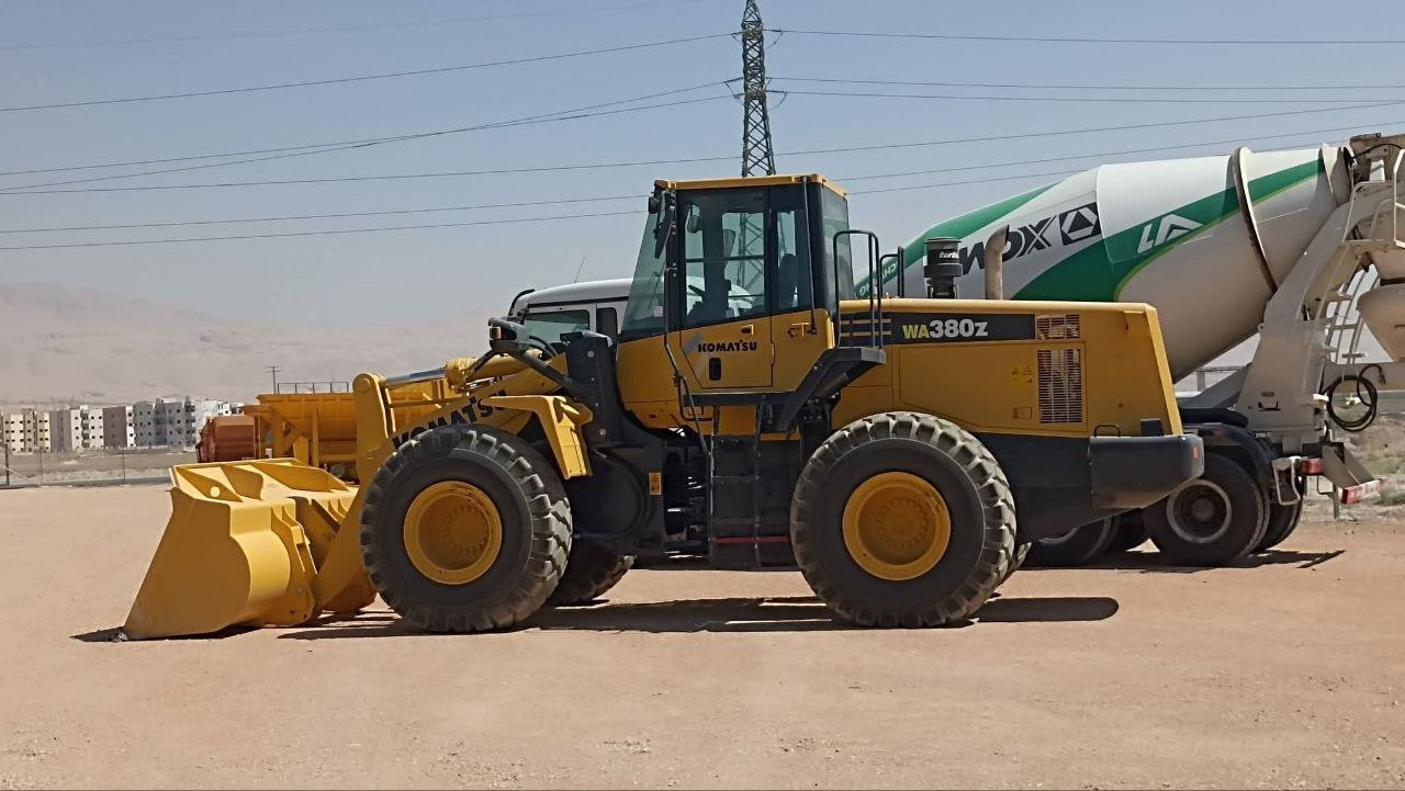 Komatsu loader for sale in Damascus, Komatsu 380 model 2017 available in Damascus, the best website for selling trucks and heavy equipment in Syria
