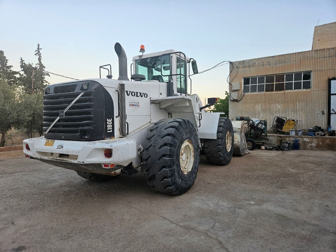 Volvo loader for sale in Damascus, Volvo 180e model 2004 available in Damascus, the best site for selling trucks and heavy equipment in Syria