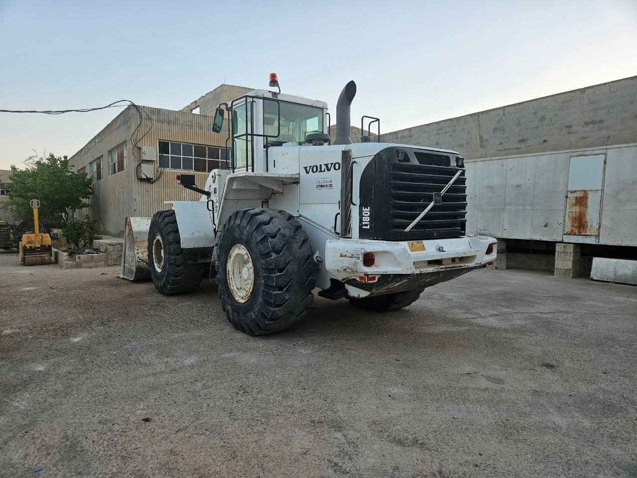 Volvo loader for sale in Damascus, Volvo 180e model 2004 available in Damascus, the best site for selling trucks and heavy equipment in Syria
