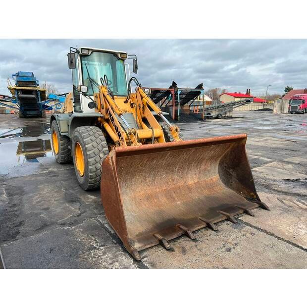 لودر Liebherr للبيع,  Liebherr L 514 موديل 2014 استيراد من اوروبا, أفضل موقع لبيع الشاحنات والمعدات الثقيلة في سوريا