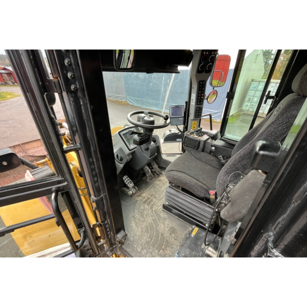 لودر Caterpillar للبيع, Caterpillar 962K موديل 2011 استيراد من اوروبا, أفضل موقع لبيع الشاحنات والمعدات الثقيلة في سوريا