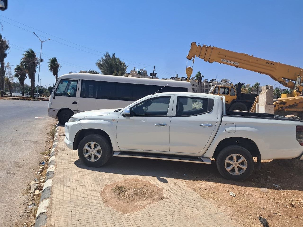 رافعة Jcb للبيع في دمشق,  Jcb 122 موديل 2012 تواجد دمشق, أفضل موقع لبيع الشاحنات والمعدات الثقيلة في سوريا