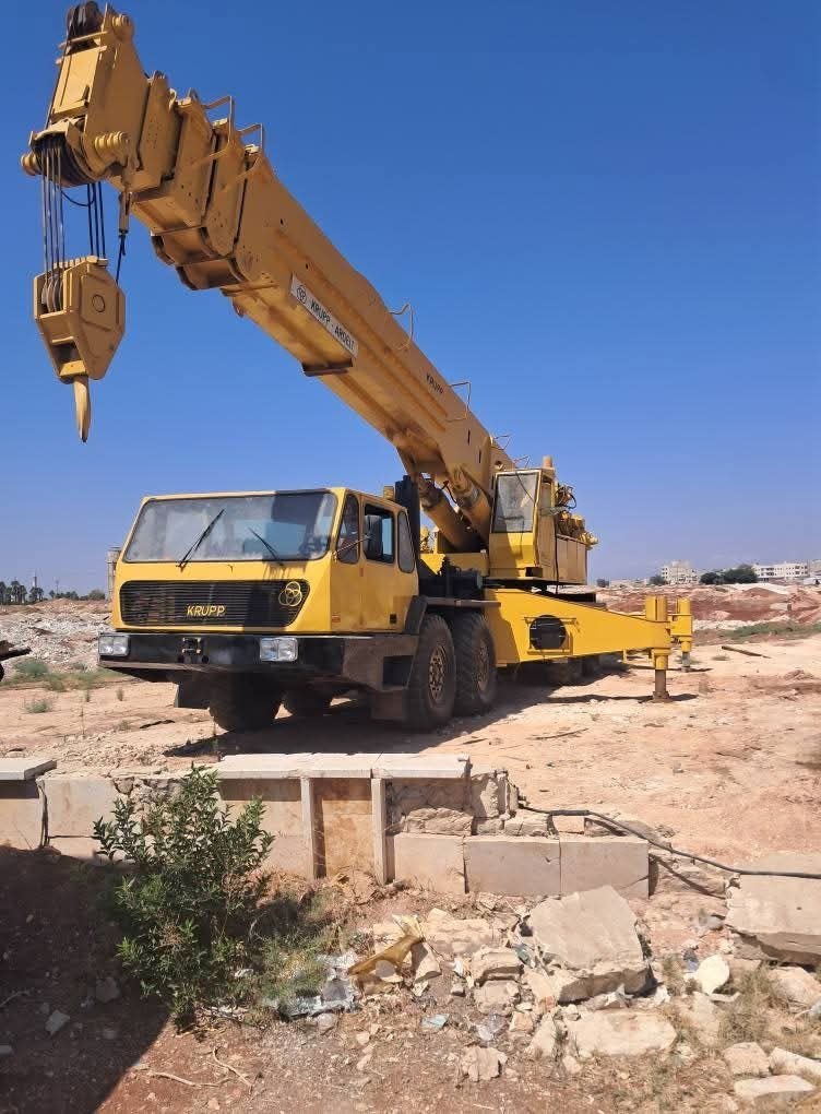 JCB crane for sale in Damascus, JCB 122 model 2012 available in Damascus, the best site for selling trucks and heavy equipment in Syria