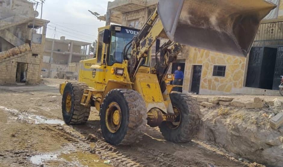 لوادرات للبيع في سوريا، لودر فولفو للبيع في سوريا، طراز 90 موديل 1994.