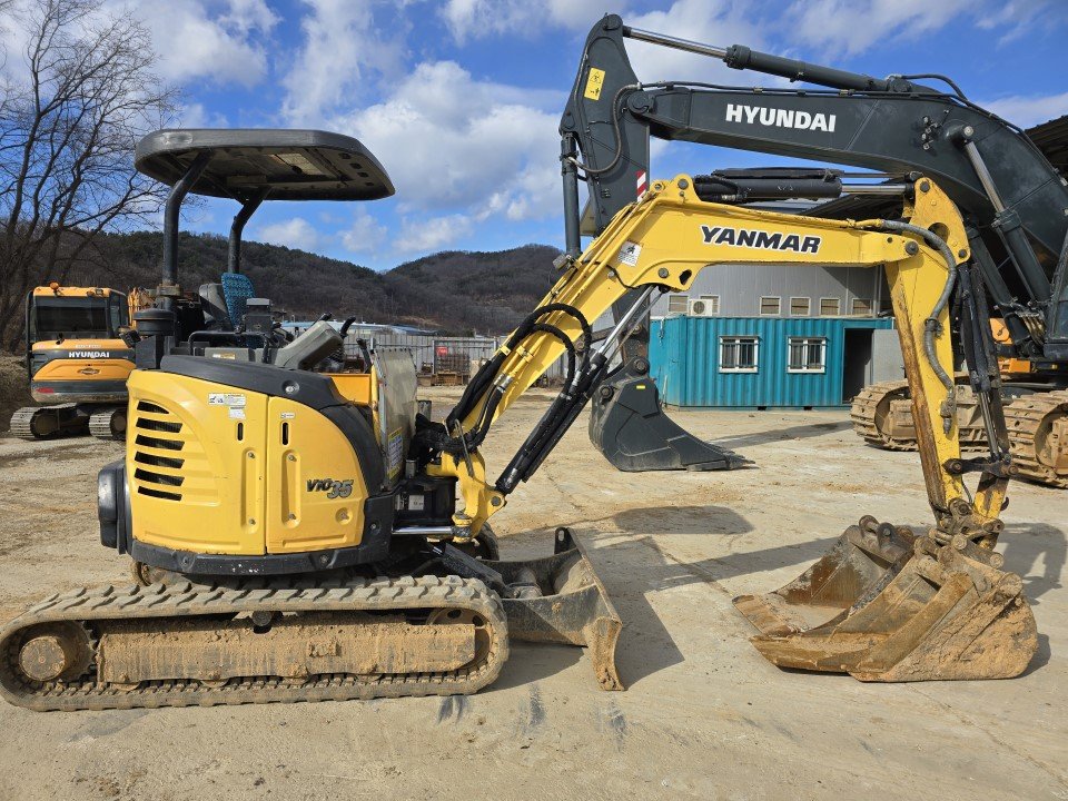 Mini Excavator for Sale, 2017 Model, This powerful 3.5 Ton, In Damascus