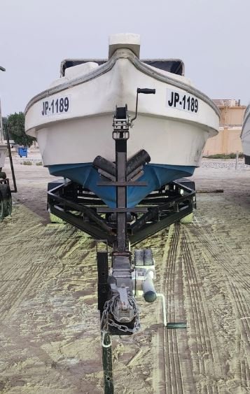 For sale: 28-foot boat with two Yamaha engines